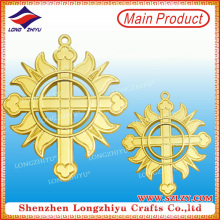 Italie Médailles religieuses chrétiennes Médaille croisée médaillon creux Emballage en métal Emblème Badge avec pin de sécurité (LZY-00020130057)